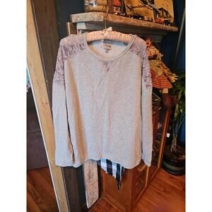 Como vintage light gray lacey shoulder top